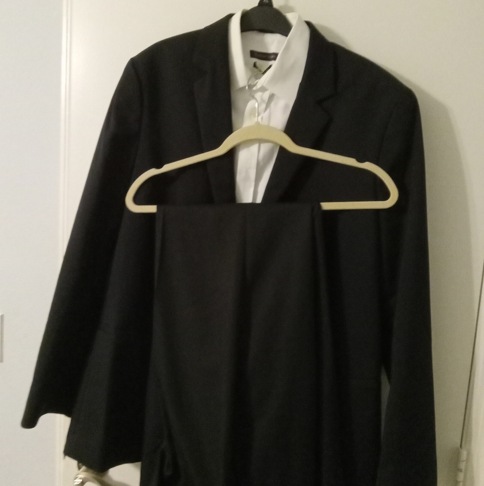 Alfani for Maycy's 2piece black suit. Jacket L and pants 38 (free white shirt)